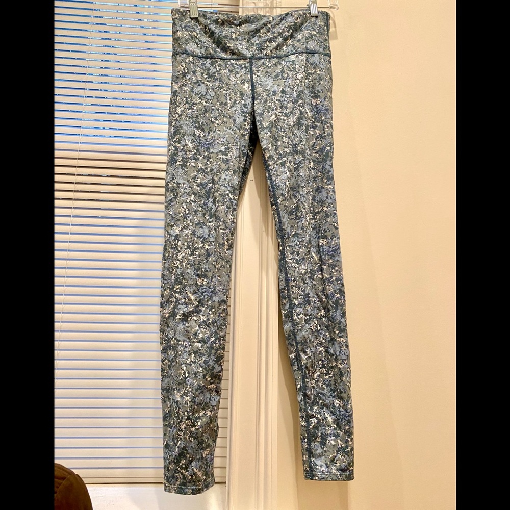 Cute blue patterned leggings from Target